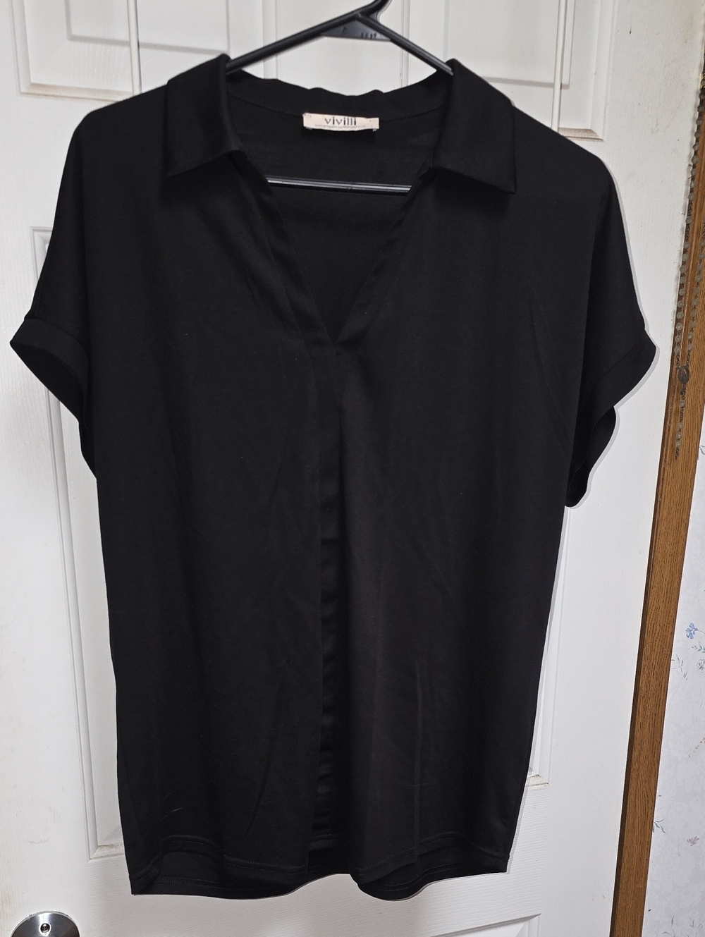 Vivilli Black Short-Sleeve Collared Blouse